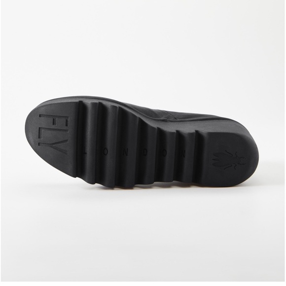 New Beso Wedge Shoe
Leather Shoe (ID: A158265)
Designed by Fly London size 40 - Picture 11 of 11